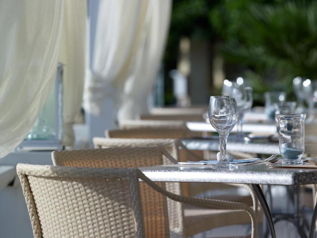 Blue Harmony Hotel Kini エクステリア 写真