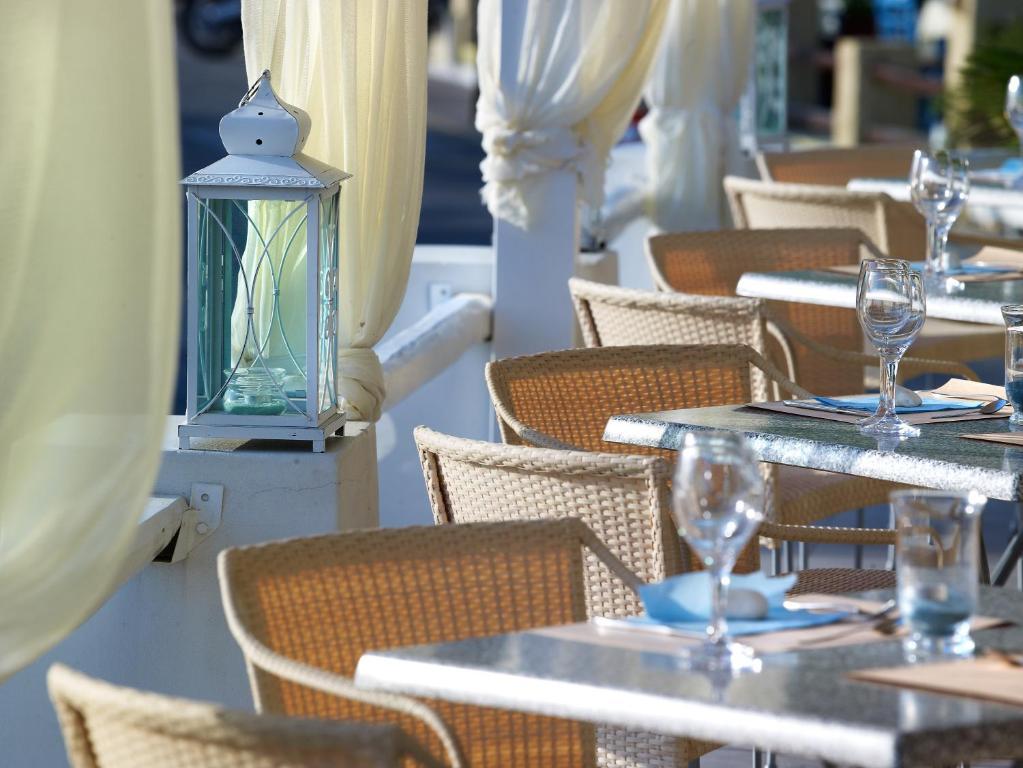 Blue Harmony Hotel Kini エクステリア 写真