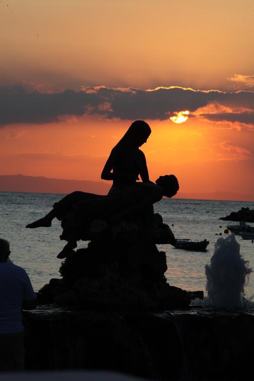 Blue Harmony Hotel Kini エクステリア 写真
