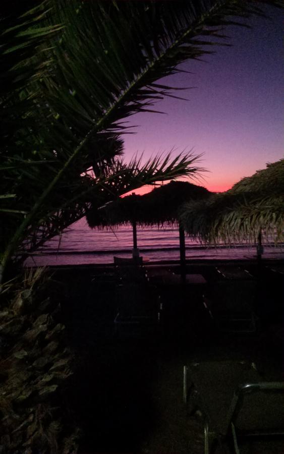 Blue Harmony Hotel Kini エクステリア 写真