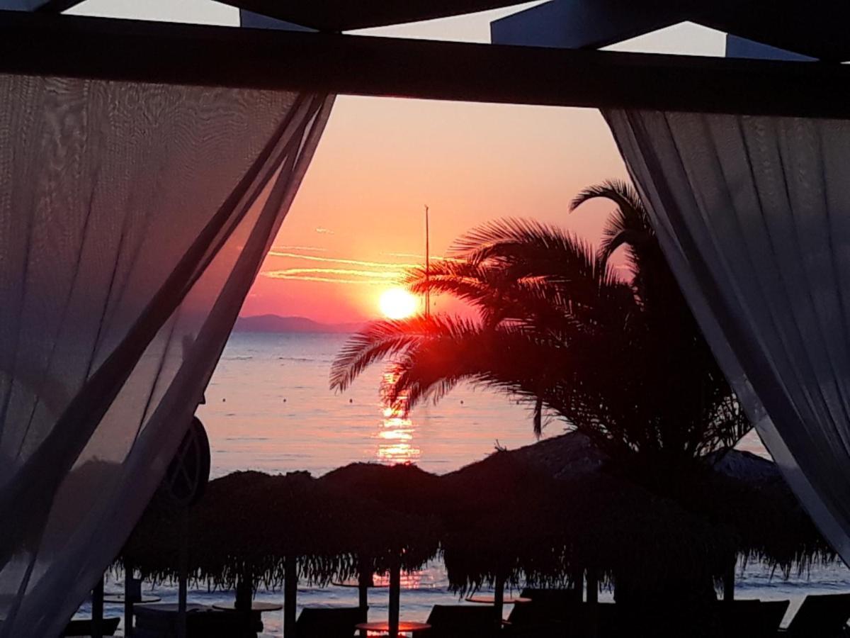Blue Harmony Hotel Kini エクステリア 写真